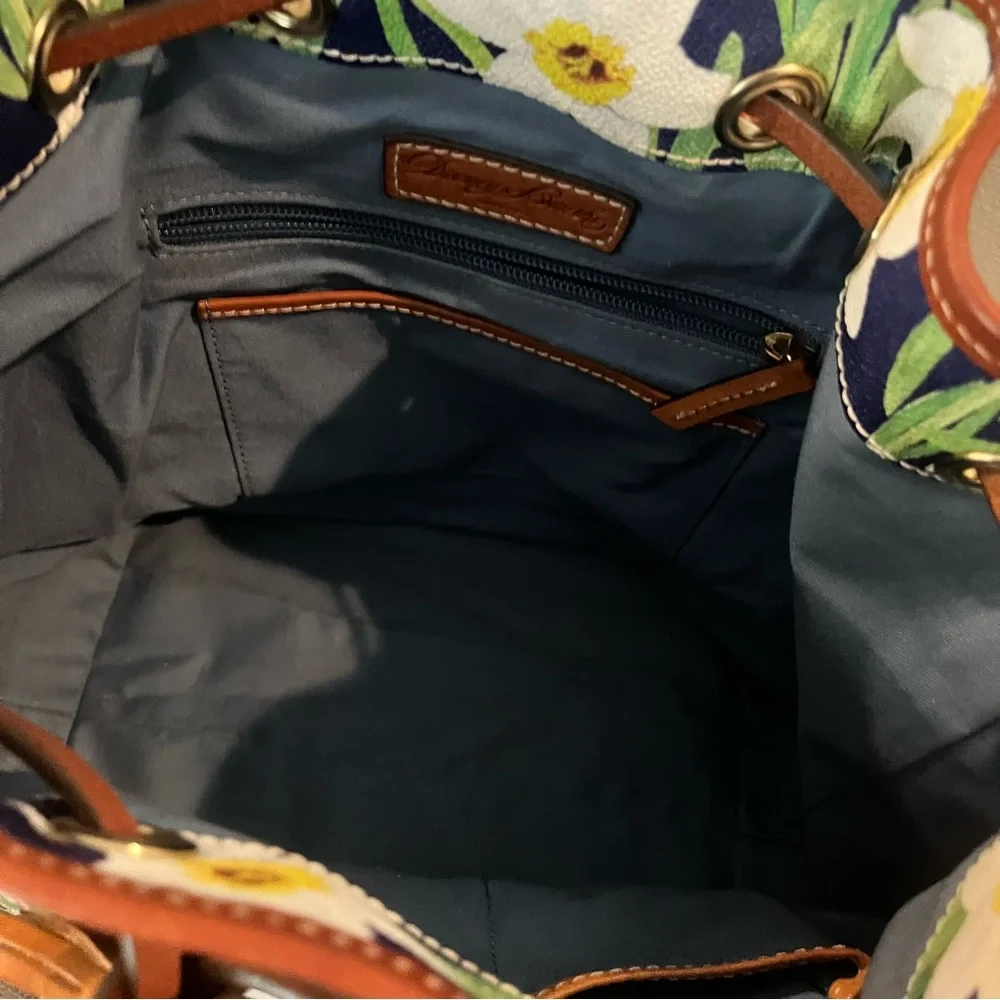 DOONEY and BOURKE Daffodil Drawstring Flower Floral Tassel Bucket Bag - Picture 10 of 13